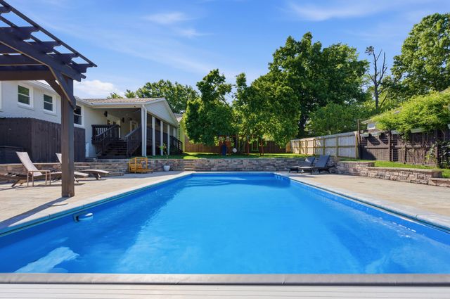 6305 Saint Henry Dr, Nashville, TN 37205