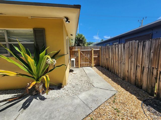 2036 NE 26th Street 1, Wilton Manors, FL 33305