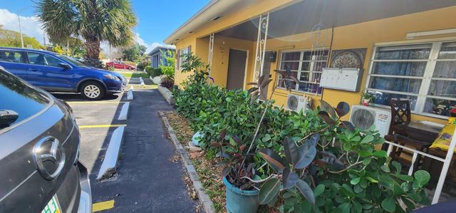 2036 NE 26th Street 1, Wilton Manors, FL 33305
