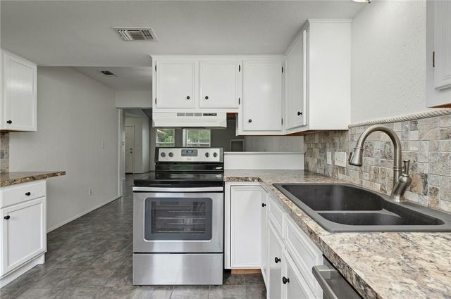 5616 S Oak BLVD B, Austin, TX 78735