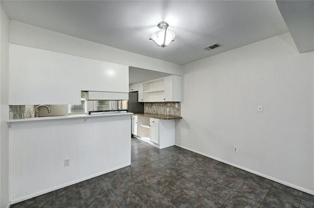 5616 S Oak BLVD B, Austin, TX 78735