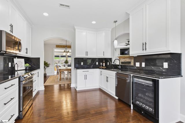 218 Willowgreen Way, Greer, SC 29651