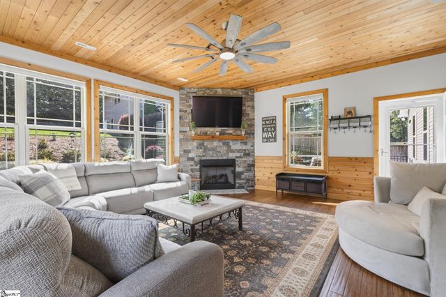 218 Willowgreen Way, Greer, SC 29651