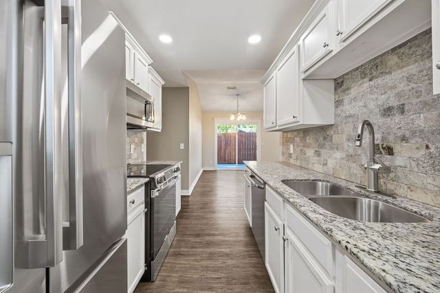 9 Brookhollow Place, Bentonville, AR 72712