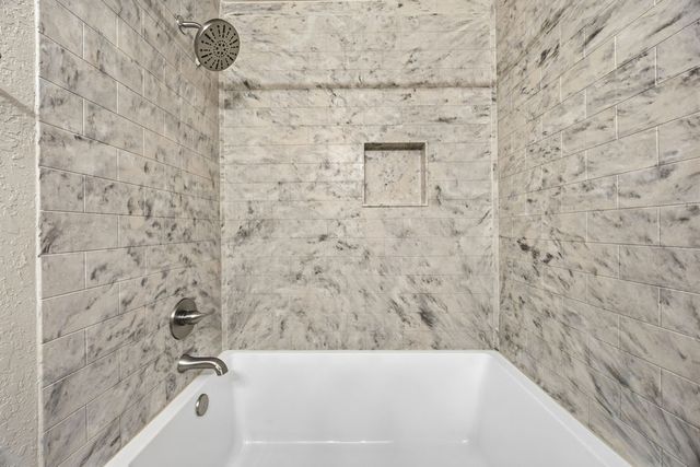 9 Brookhollow Place, Bentonville, AR 72712