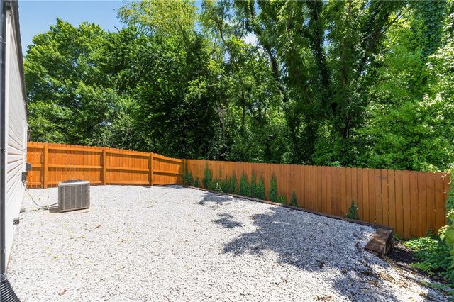 9 Brookhollow Place, Bentonville, AR 72712