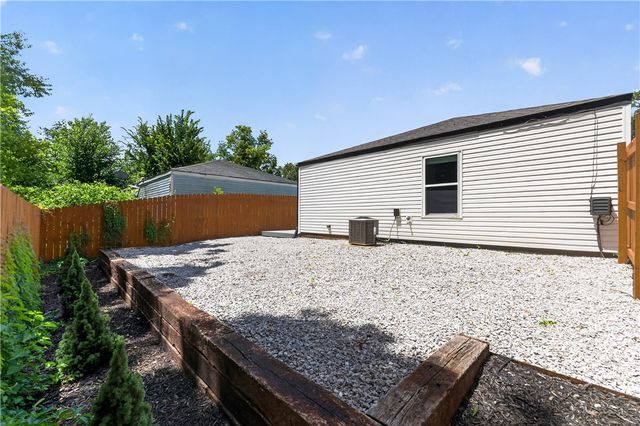 9 Brookhollow Place, Bentonville, AR 72712