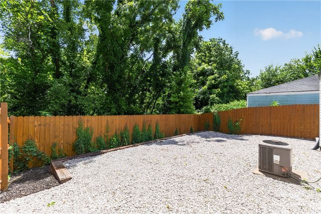 9 Brookhollow Place, Bentonville, AR 72712