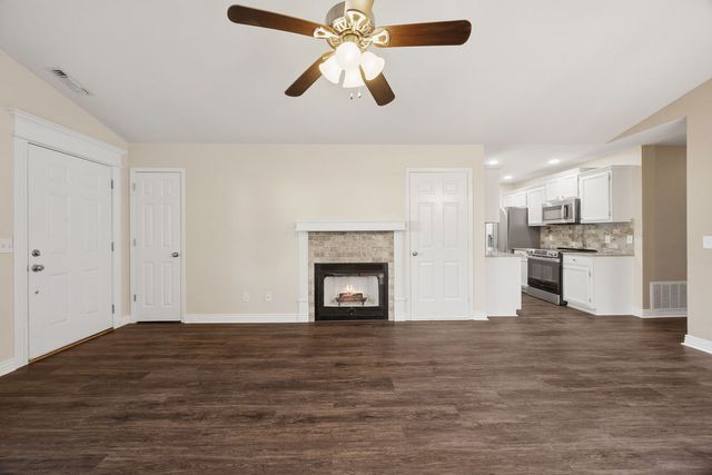 9 Brookhollow Place, Bentonville, AR 72712