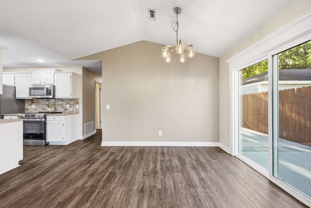 9 Brookhollow Place, Bentonville, AR 72712
