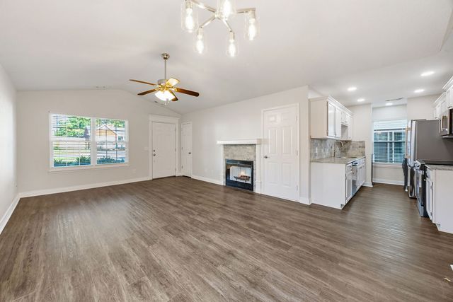 9 Brookhollow Place, Bentonville, AR 72712