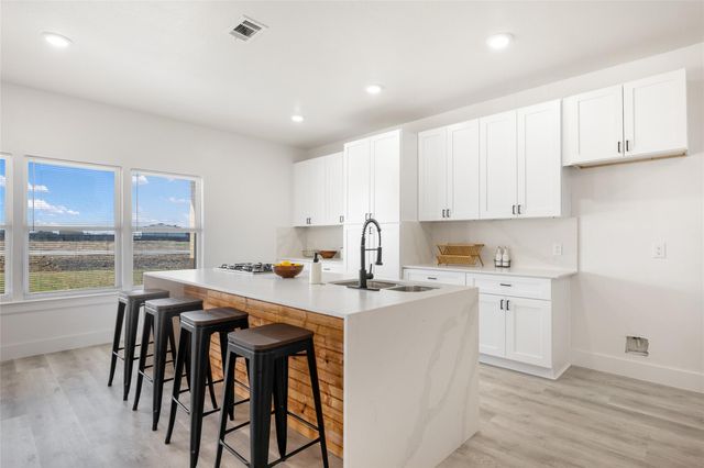 195 Bianca CIR, Del Valle, TX 78617