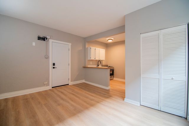 1414 W Pratt Boulevard 206, Chicago, IL 60626