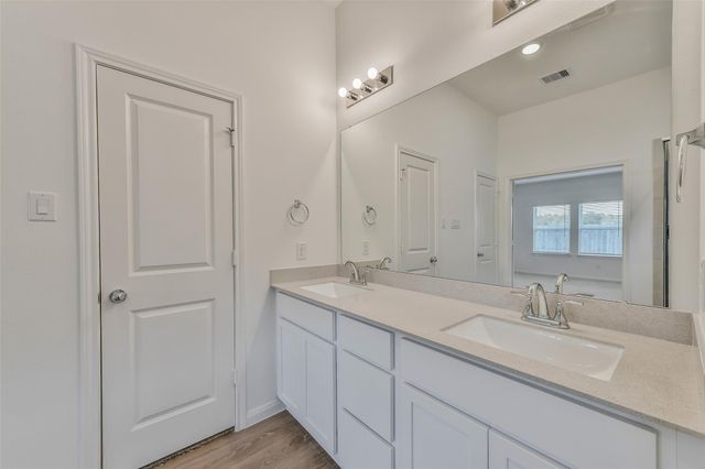 3015 King Oaks Street, Baytown, TX 77251