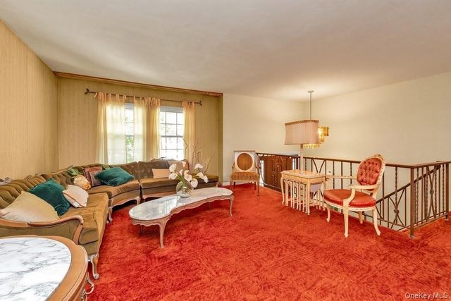 22 Valley Lane W, North Woodmere, NY 11581