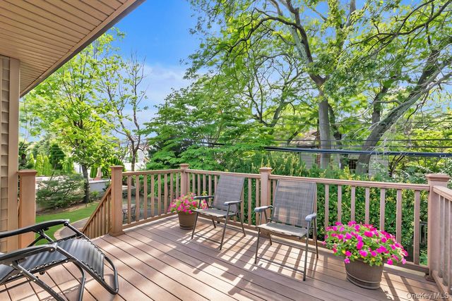 22 Valley Lane W, North Woodmere, NY 11581