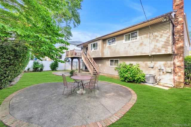 22 Valley Lane W, North Woodmere, NY 11581