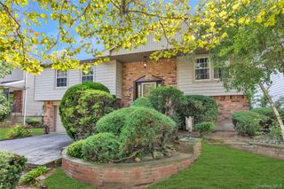 22 Valley Lane W, North Woodmere, NY 11581