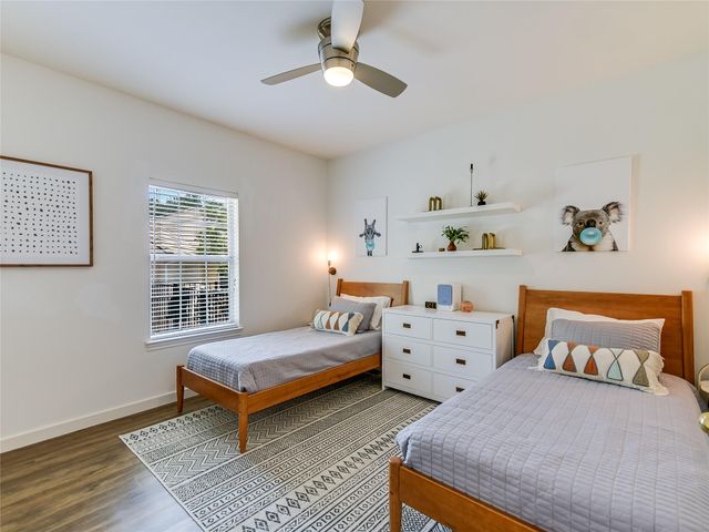 75 Stillmeadow DR, The Hills, TX 78738