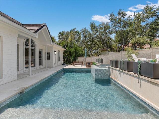 75 Stillmeadow DR, The Hills, TX 78738