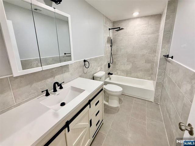 13 Roosevelt Avenue B, Lodi, NJ 07644