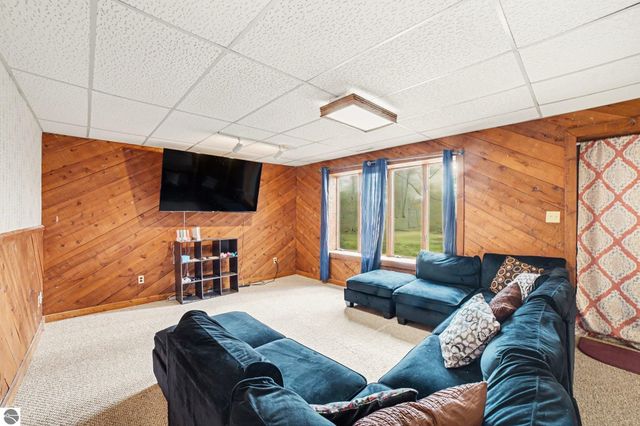 2790 S Gilmore Road, Mt Pleasant, MI 48858