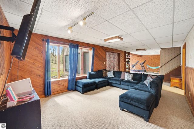 2790 S Gilmore Road, Mt Pleasant, MI 48858