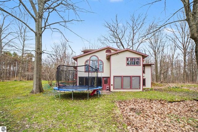 2790 S Gilmore Road, Mt Pleasant, MI 48858