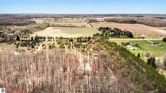 2790 S Gilmore Road, Mt Pleasant, MI 48858