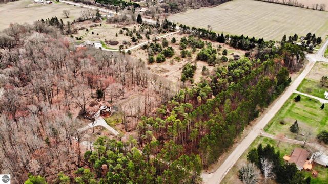 2790 S Gilmore Road, Mt Pleasant, MI 48858