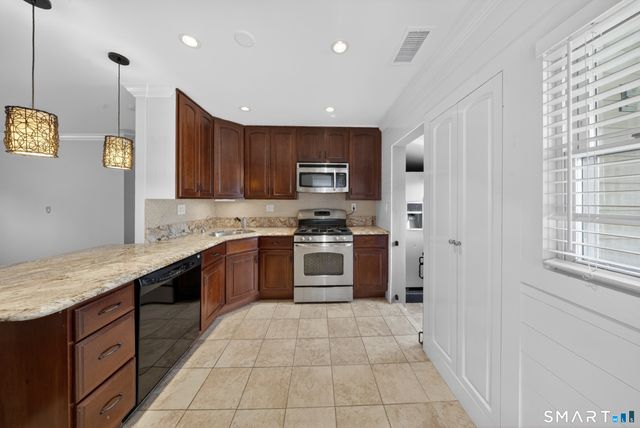 138 Houston Terrace, Stamford, CT 06902