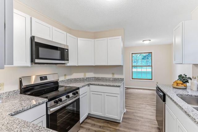 6677 Stillwater Boulevard N, Oakdale, MN 55128