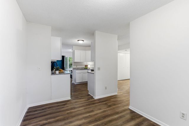 6677 Stillwater Boulevard N, Oakdale, MN 55128