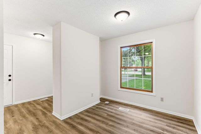 6677 Stillwater Boulevard N, Oakdale, MN 55128