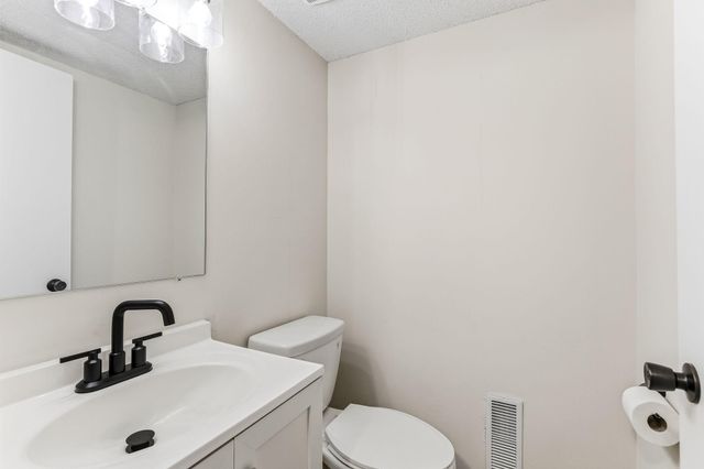 6677 Stillwater Boulevard N, Oakdale, MN 55128