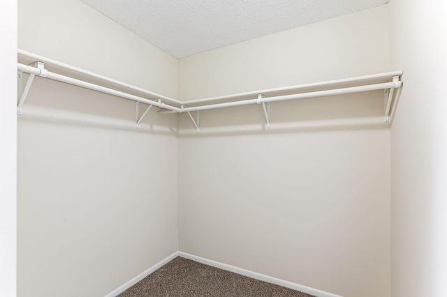 6677 Stillwater Boulevard N, Oakdale, MN 55128