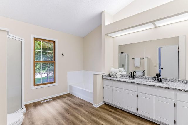 6677 Stillwater Boulevard N, Oakdale, MN 55128