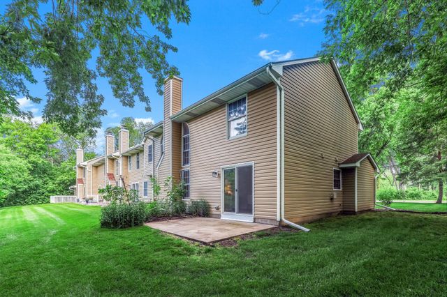 6677 Stillwater Boulevard N, Oakdale, MN 55128