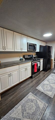 39050 N 4020 Road, Collinsville, OK 74021