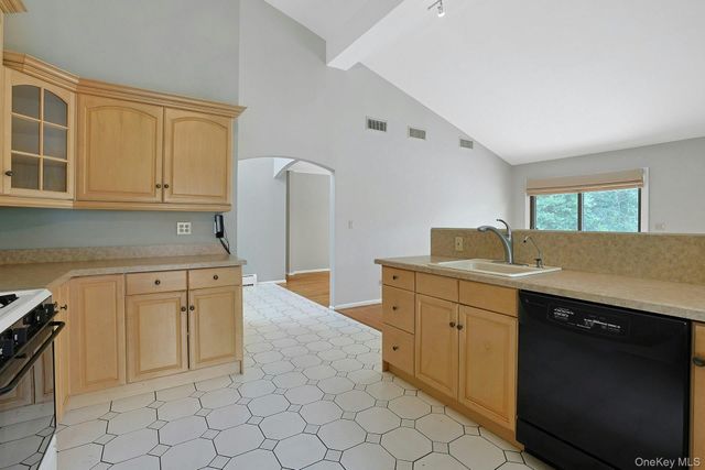 3 Sasson Terrace, Valley Cottage, NY 10989