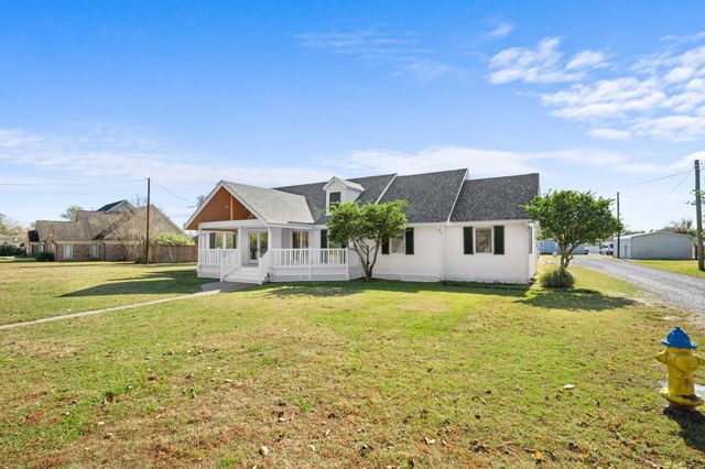 1609 Bayou Black Dr, Houma, LA 70360