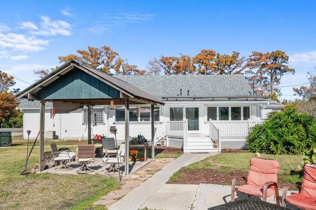 1609 Bayou Black Dr, Houma, LA 70360