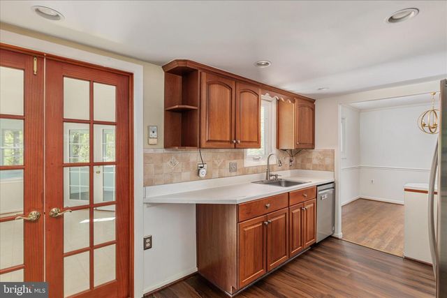 5815 OTTAWA RD, Centreville, VA 20120