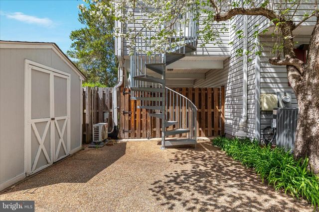 5815 OTTAWA RD, Centreville, VA 20120