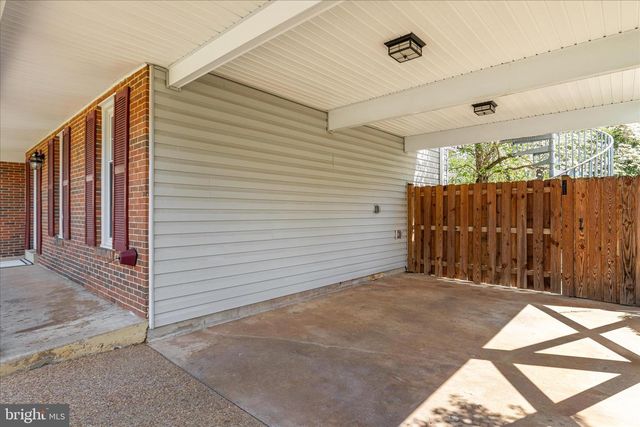 5815 OTTAWA RD, Centreville, VA 20120