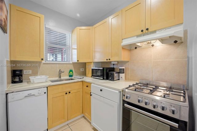 620 sw 7th St unit 1-6, Fort Lauderdale, FL 33315