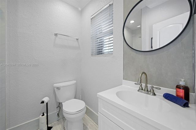 620 sw 7th St unit 1-6, Fort Lauderdale, FL 33315
