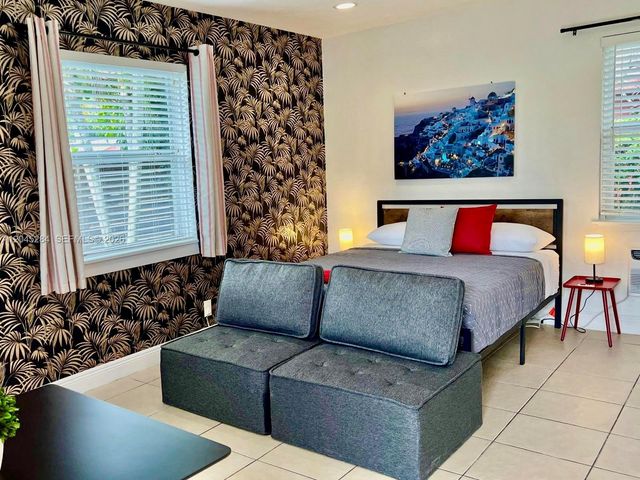 620 sw 7th St unit 1-6, Fort Lauderdale, FL 33315