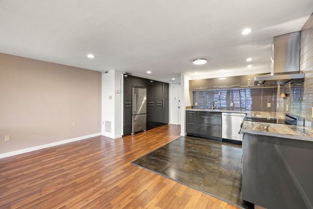 30 Pleasant St 4, Northampton, MA 01060