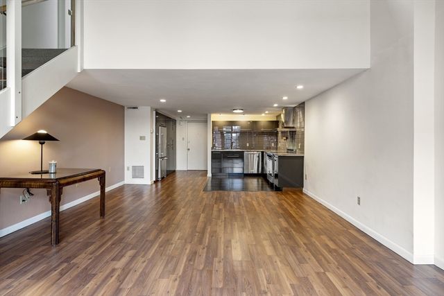 30 Pleasant St 4, Northampton, MA 01060